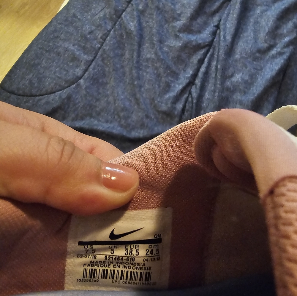 Pink nikes - Picture 5 of 5